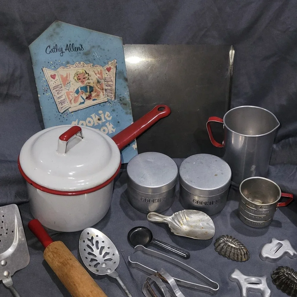Vtg Rare CATHY ALLEN'S Cookie Book Toll House Cookies Aluminum Toy Baking Cutter